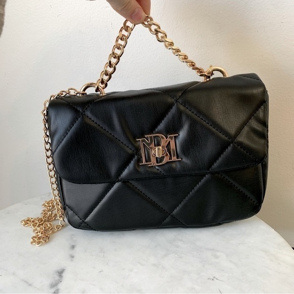 Badgley Mischka Black Small Chain
Crossbody Bag with Big Diamond
Quilting NWT - Picture 5 of 16